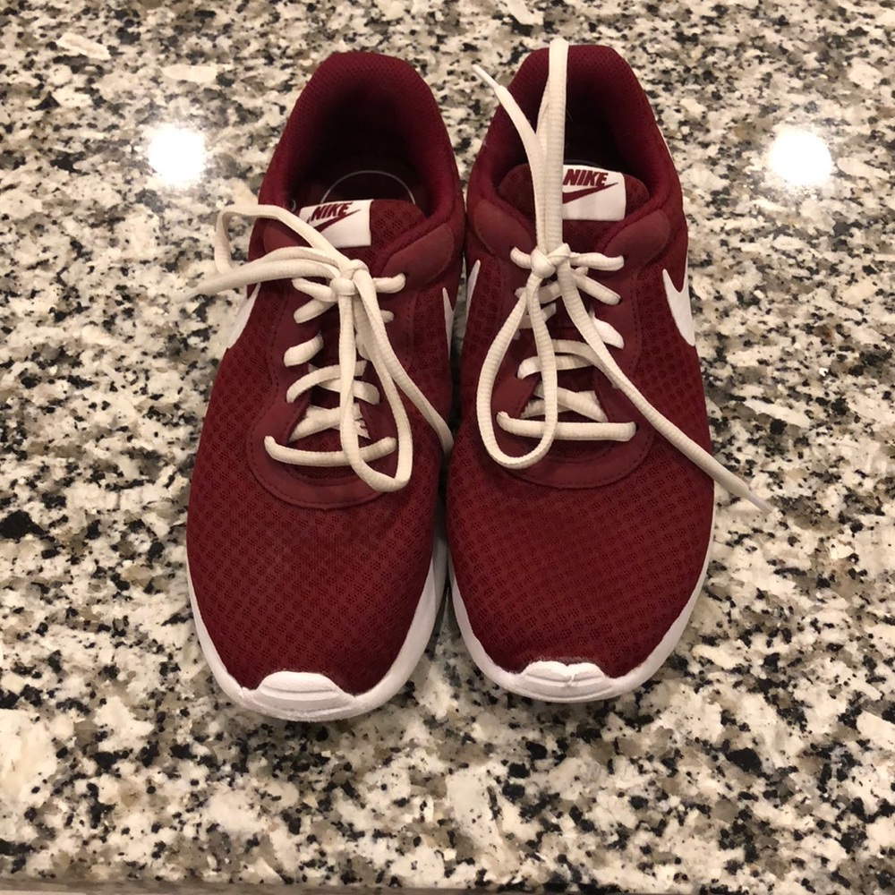 Nike Tanjun Maroon Size 7.5